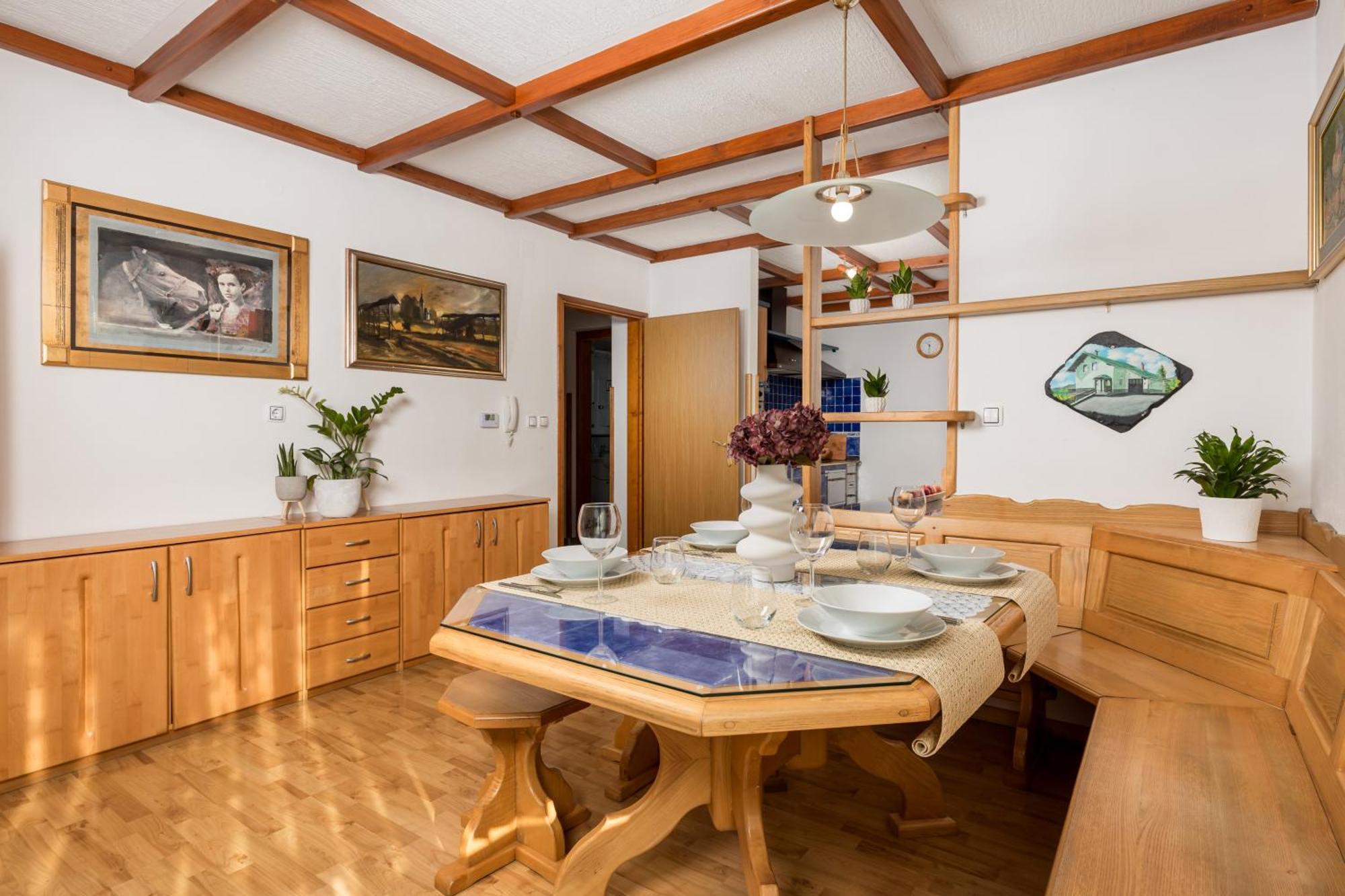 Vikendica & Kozji Vrh Cabar